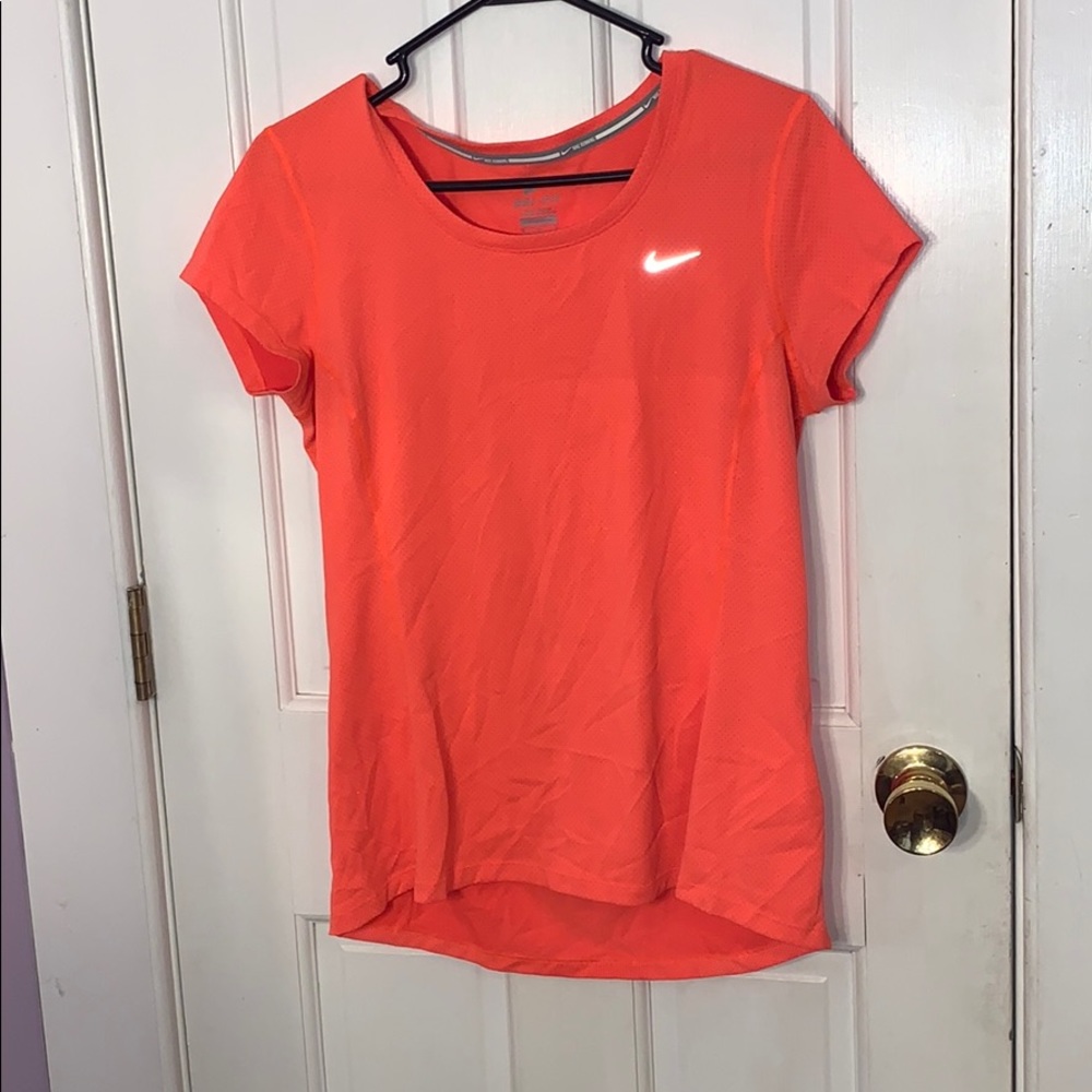 ORANGE NIKE SHORT SLEEVE
